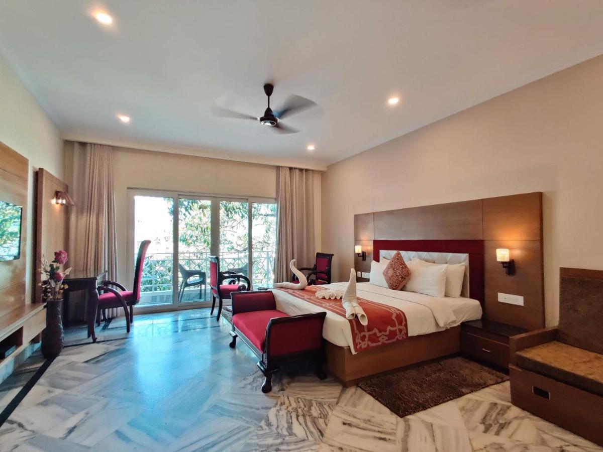 Hotel Surya, Kaiser Palace Varanasi Exteriör bild