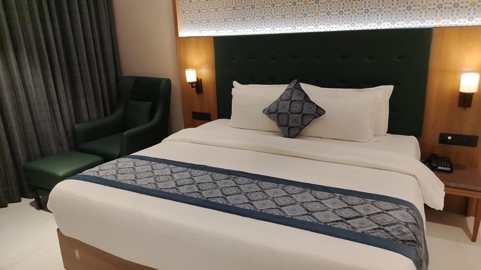Hotel Surya, Kaiser Palace Varanasi Exteriör bild