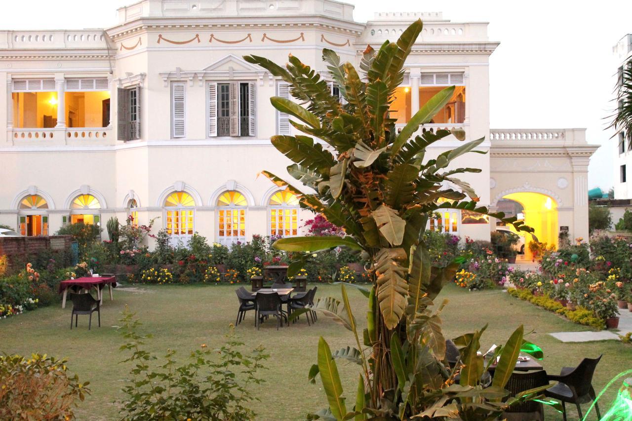 Hotel Surya, Kaiser Palace Varanasi Exteriör bild
